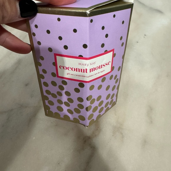 🆕🔥MARY KAY COCONUT 🥥 MOUSSE SCENT HAND CREAM&COCONUT🥥LIP BALM SOO SOFT NWT - Picture 6 of 6